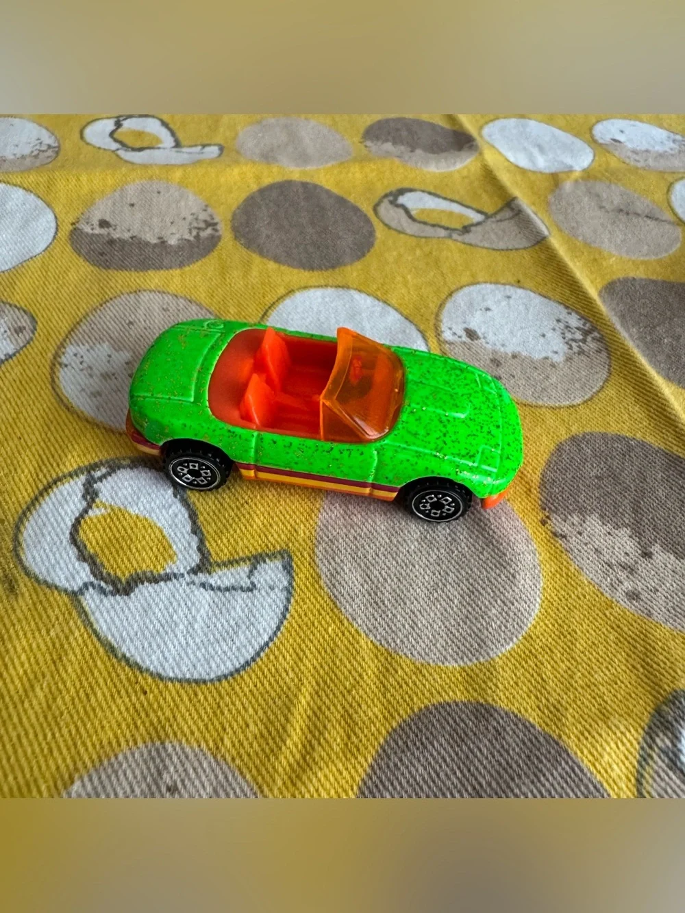 Vintage Hot Wheels 1990s glittery green Mazda Miata MX-5 Convertible car